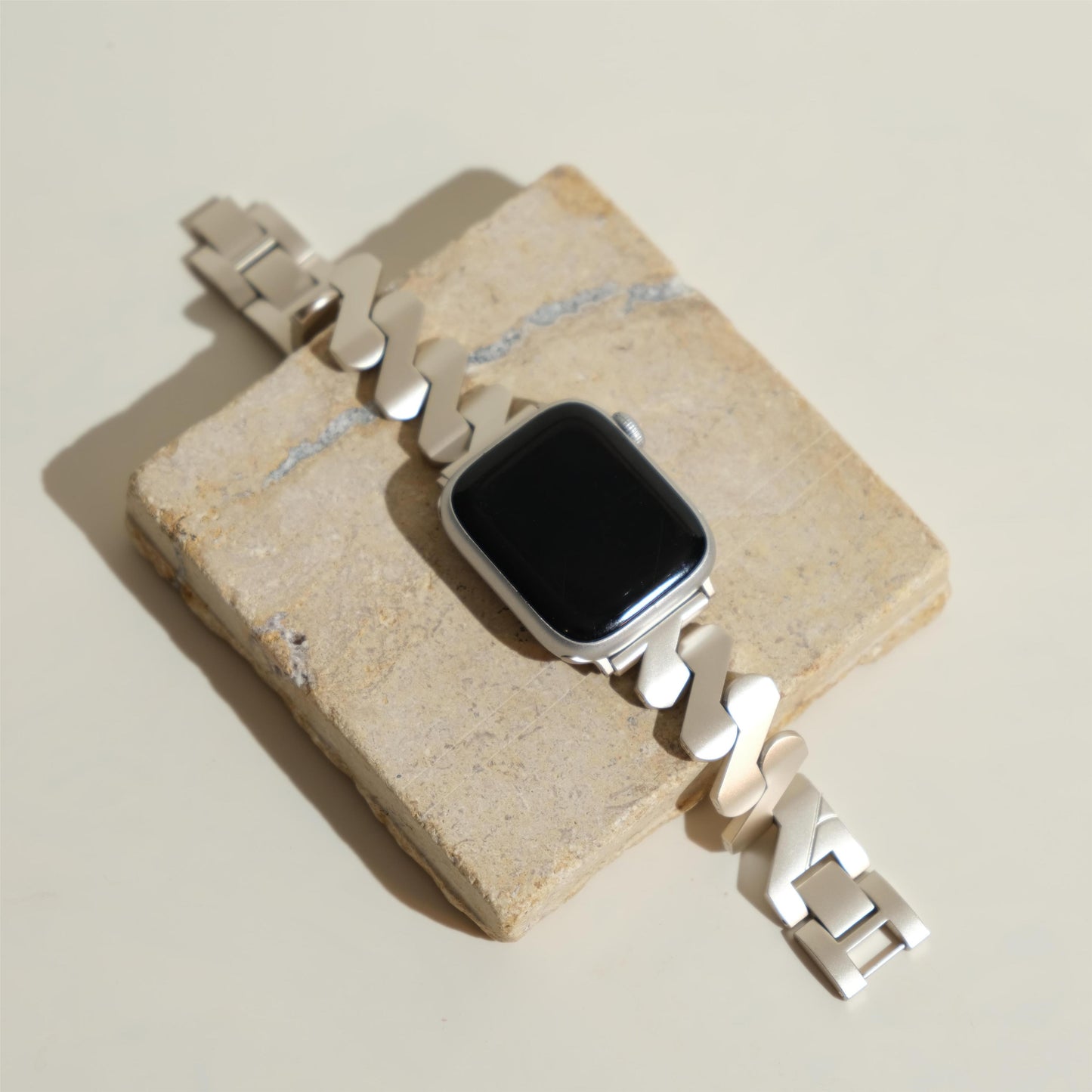 Geosteel™ – Edelstahl-Uhrenarmband mit Geo-Muster